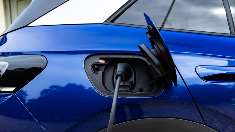 Червоний порт зарядки VW ID.4 - індикатор помилки через просадку напруги